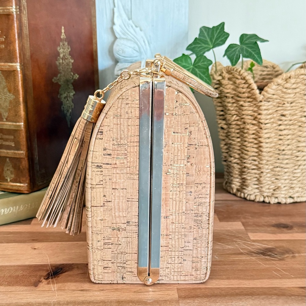 Gorgeous Savannah Cork w/Gold Accents Handbag - Picture 8 of 9